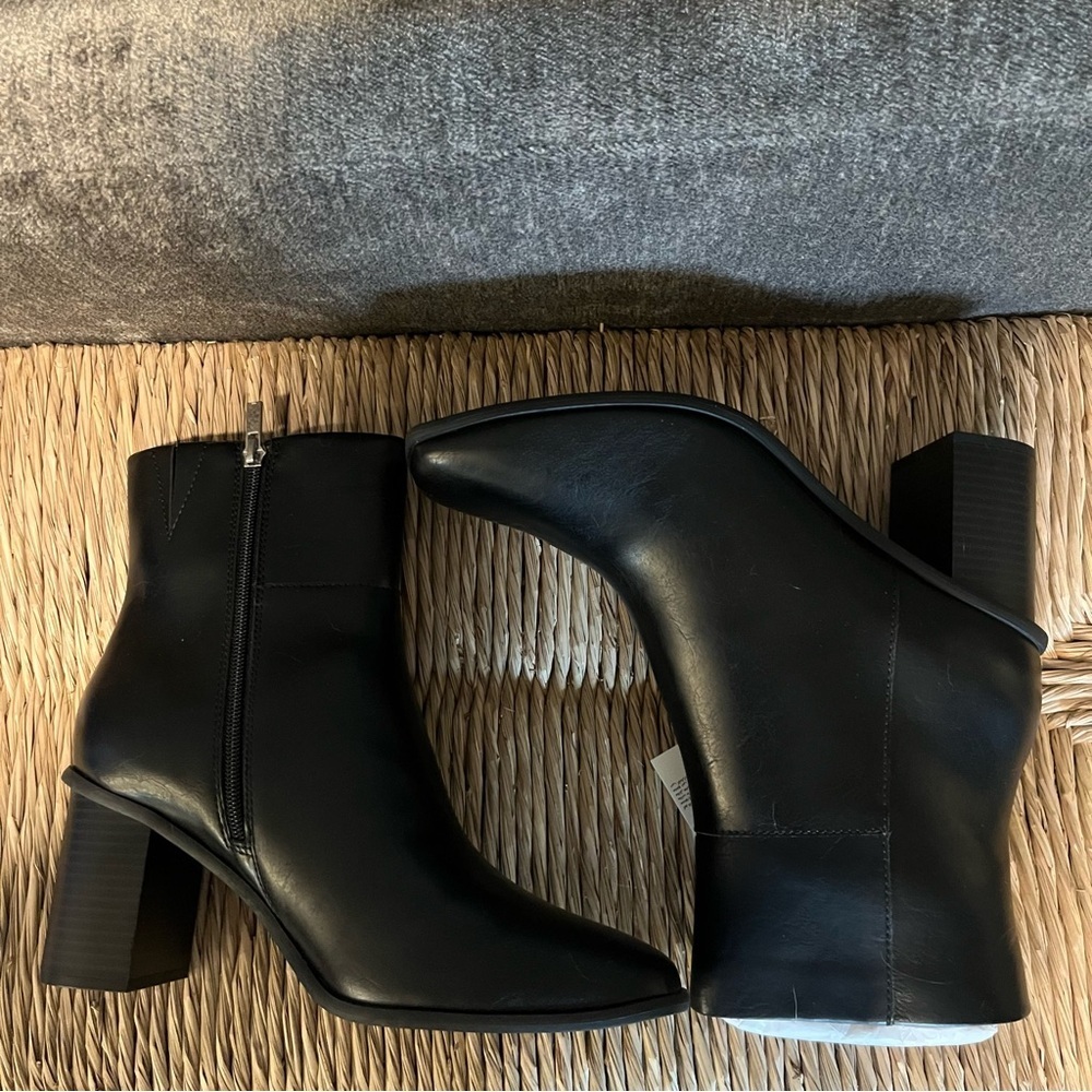 The Drop Black Faux Leather Ibita Ankle Boots 10 - Picture 4 of 13